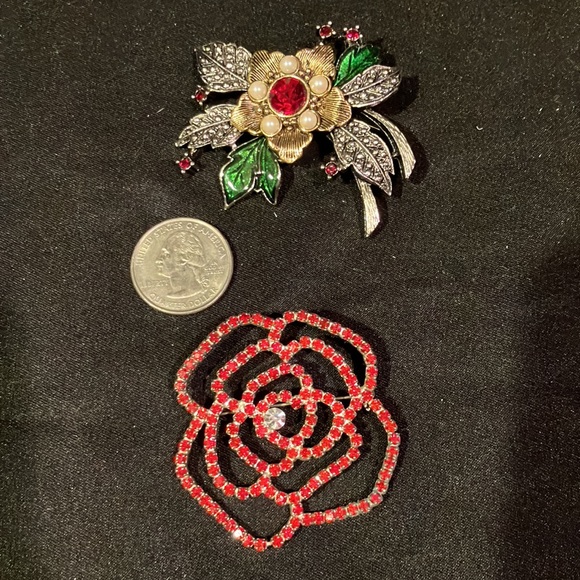 Flower Pins - 2 pins - Picture 6 of 6